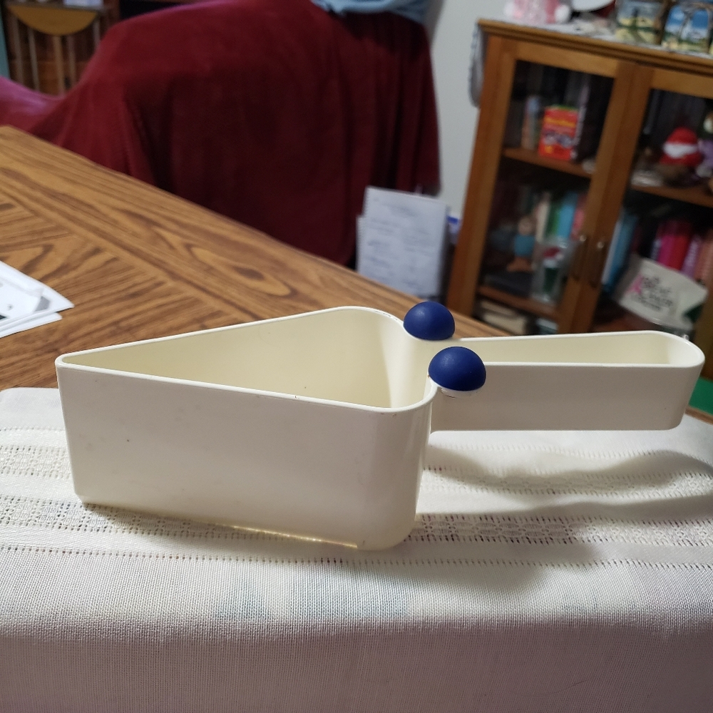 Vintage Tupperware Piece 'O Cake or Pie Slicer and Server